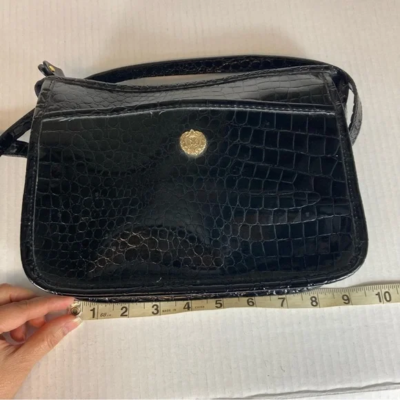 Medallion Genuine Leather Crossbody Purse - Picture 11 of 13